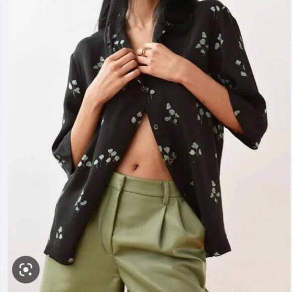 Aritzia Tops - Aritzia Wilfred Aries Oversized Blouse short-sleeve button-up black floral Large